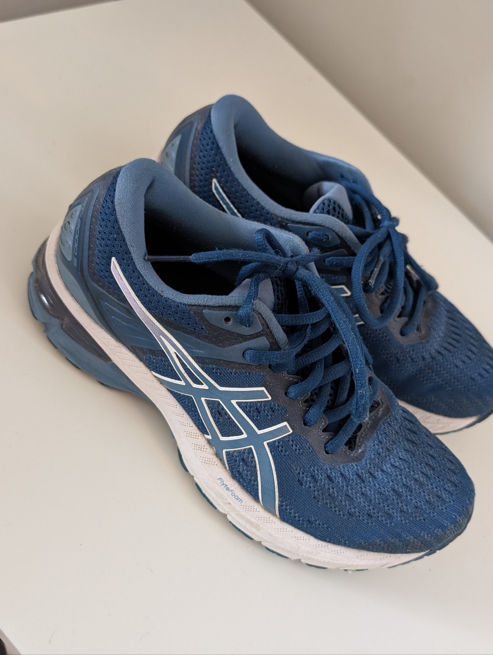 Women's Asics GT-2000 9 Sneakers Size 6.5 blue